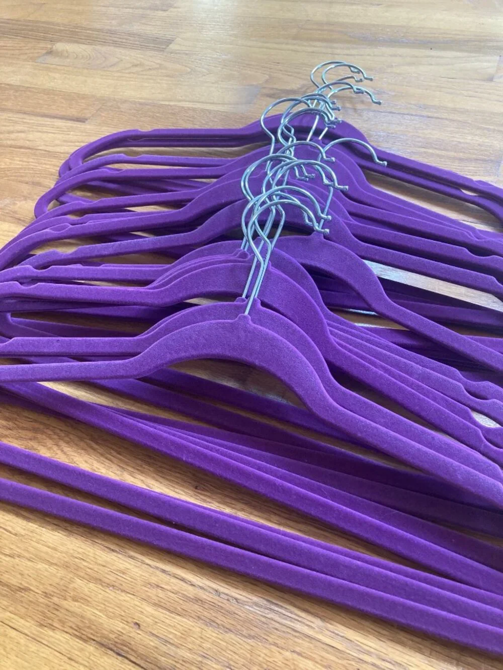 20 Non-Slip Slim Velvet Hangers